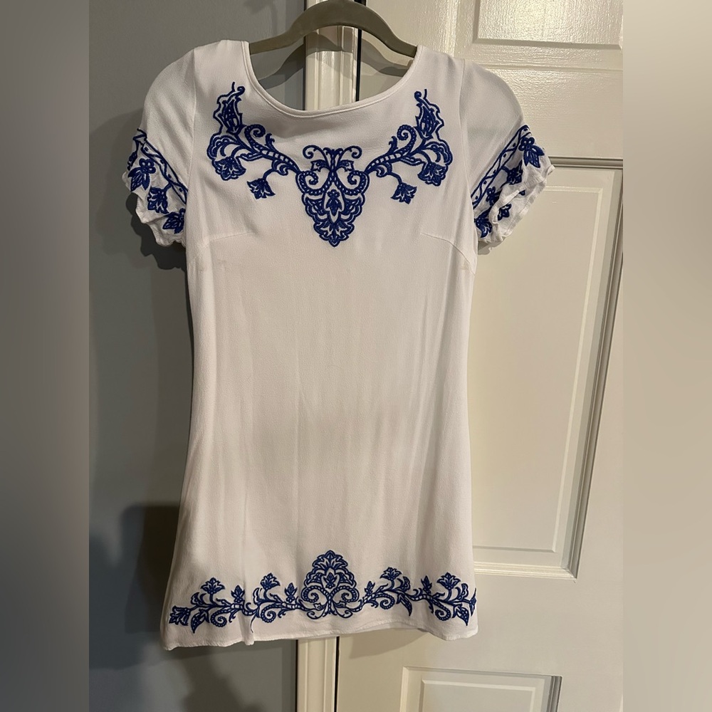 Embroidered Lulus white dress. Size small